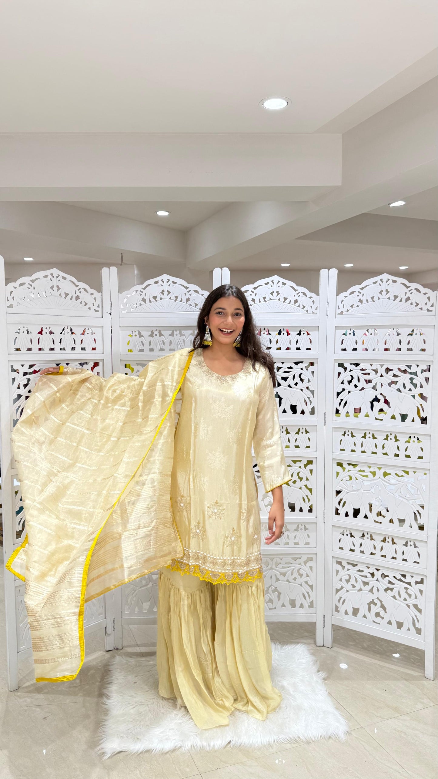 Kurti plazo with Duppata jardoshi kathdaana