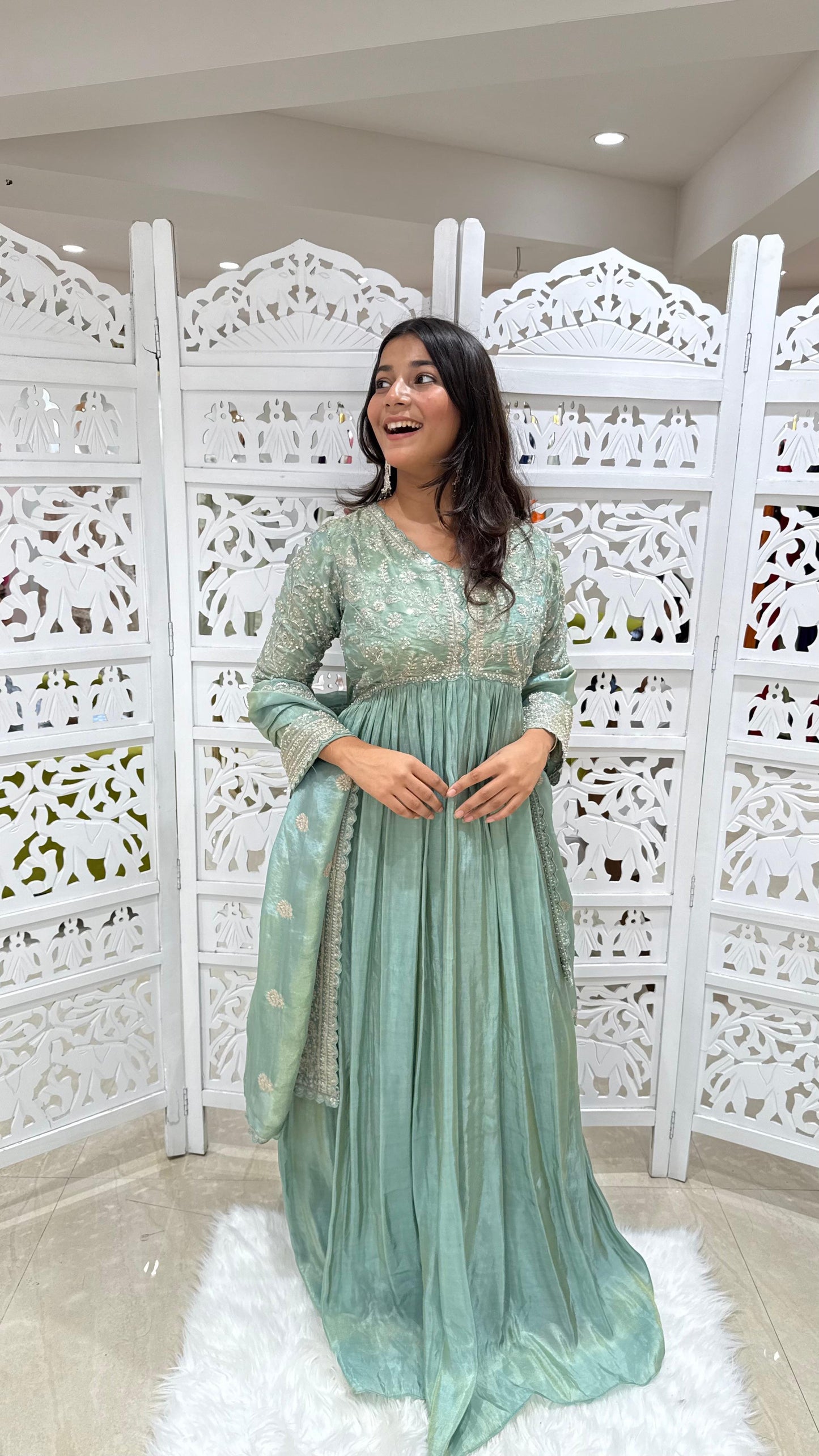 Gown Jardoshi Kathdaana Motiwork