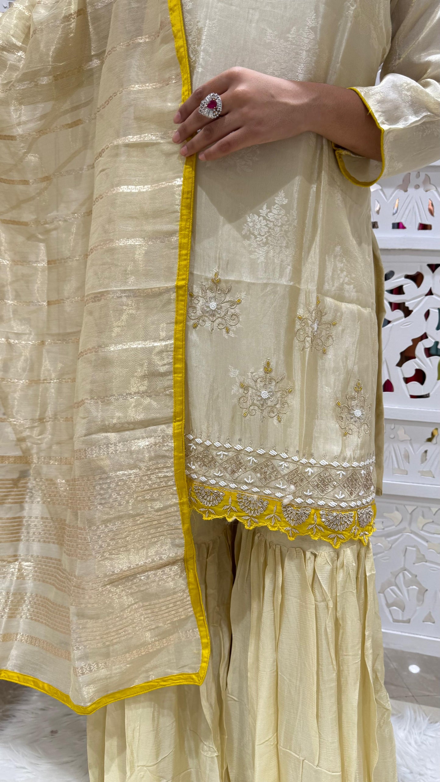 Kurti plazo with Duppata jardoshi kathdaana