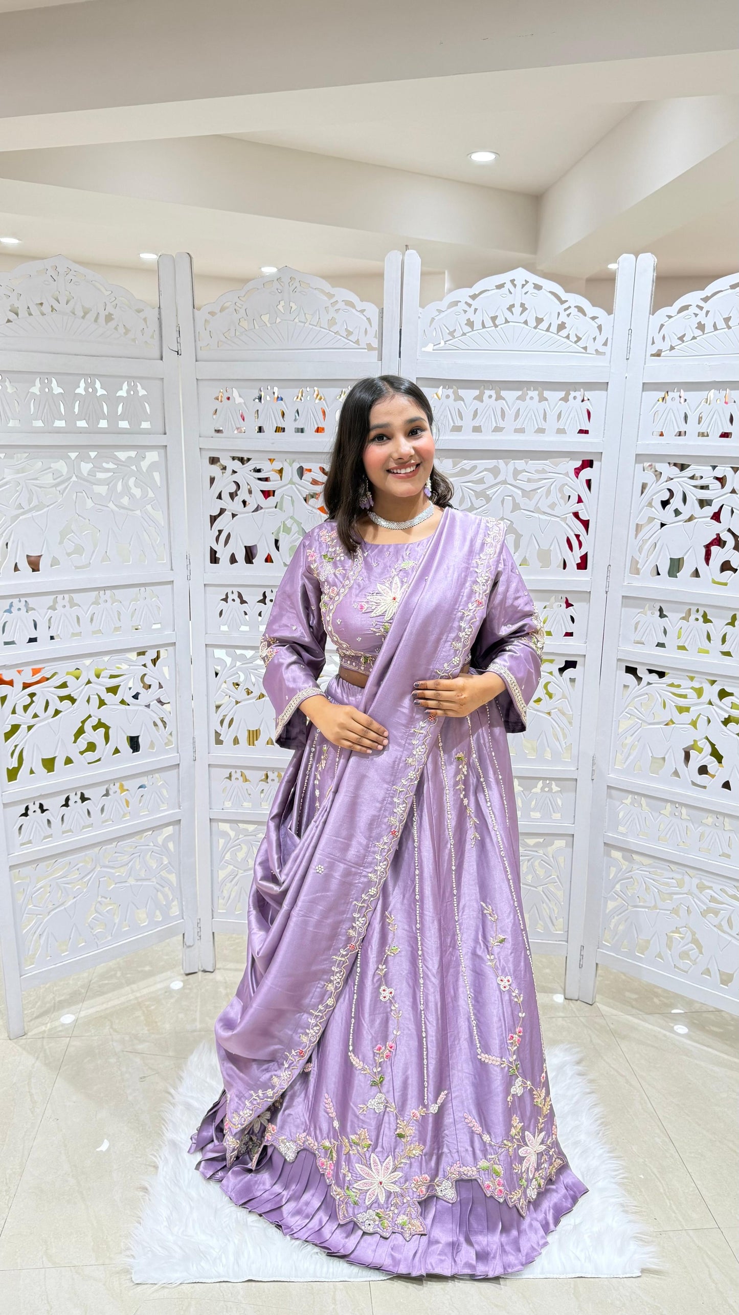 Lehenga Motiwork kathdaana jardoshi
