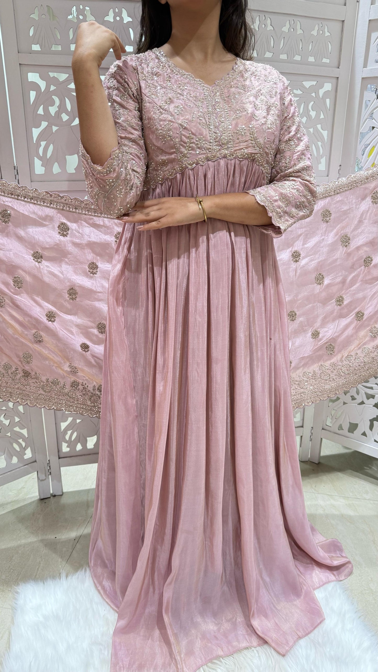 Gown Jardoshi Kathdaana Motiwork