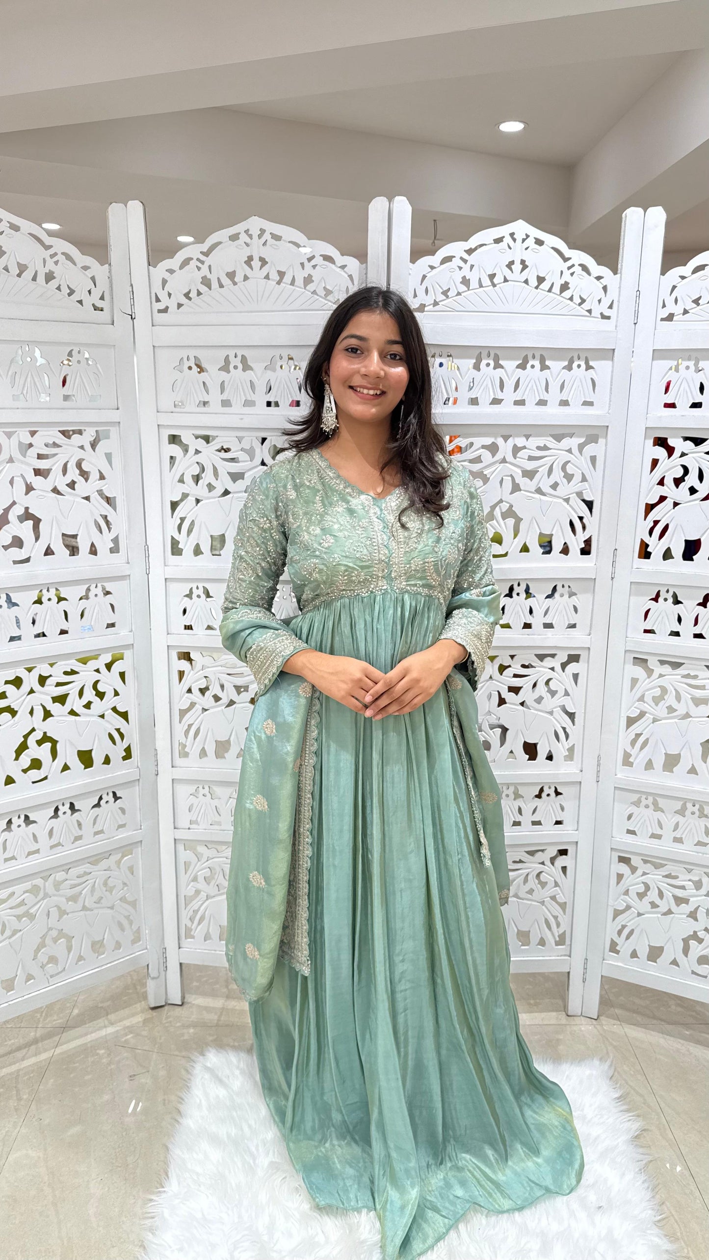 Gown Jardoshi Kathdaana Motiwork
