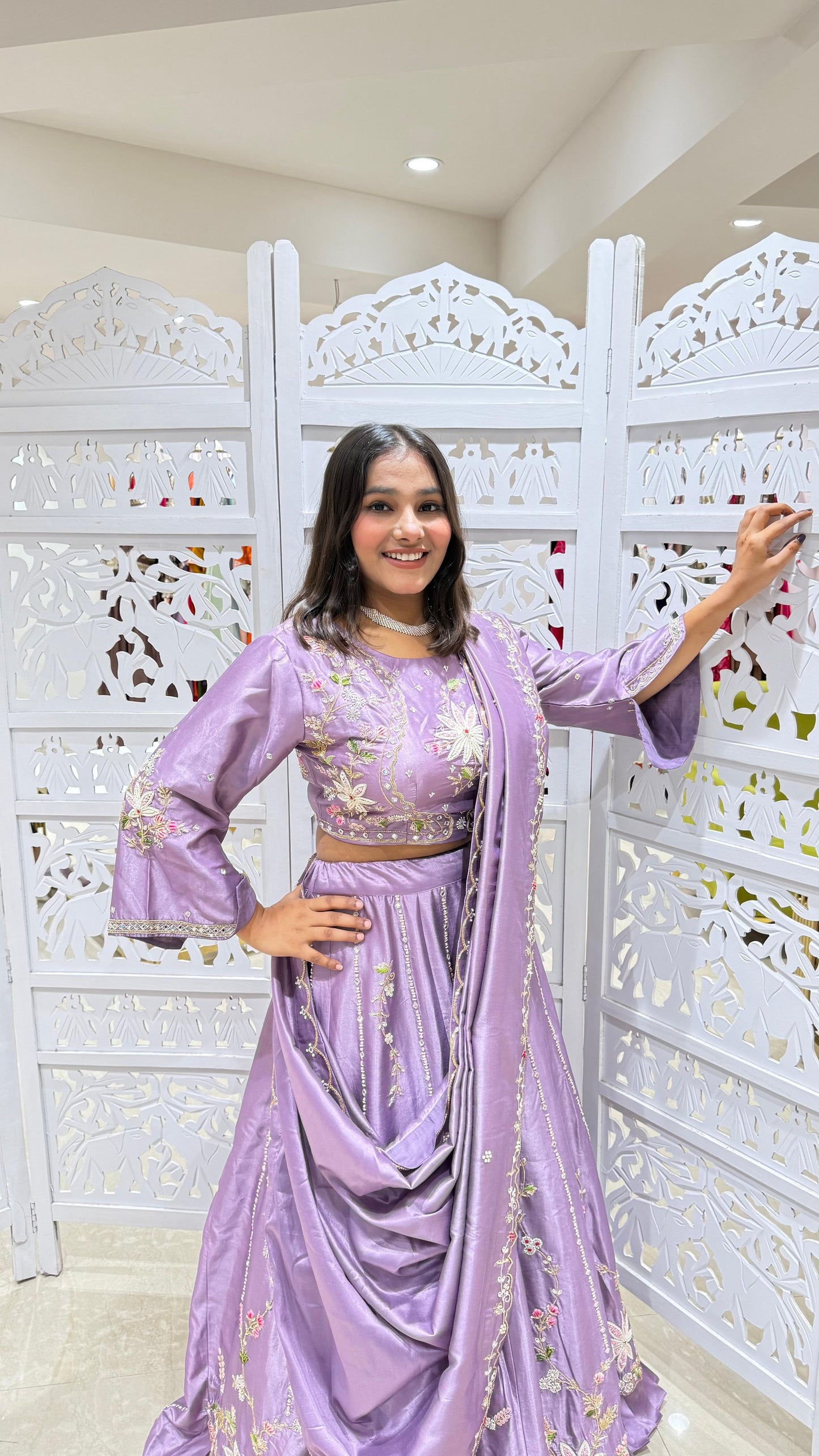 Lehenga Motiwork kathdaana jardoshi