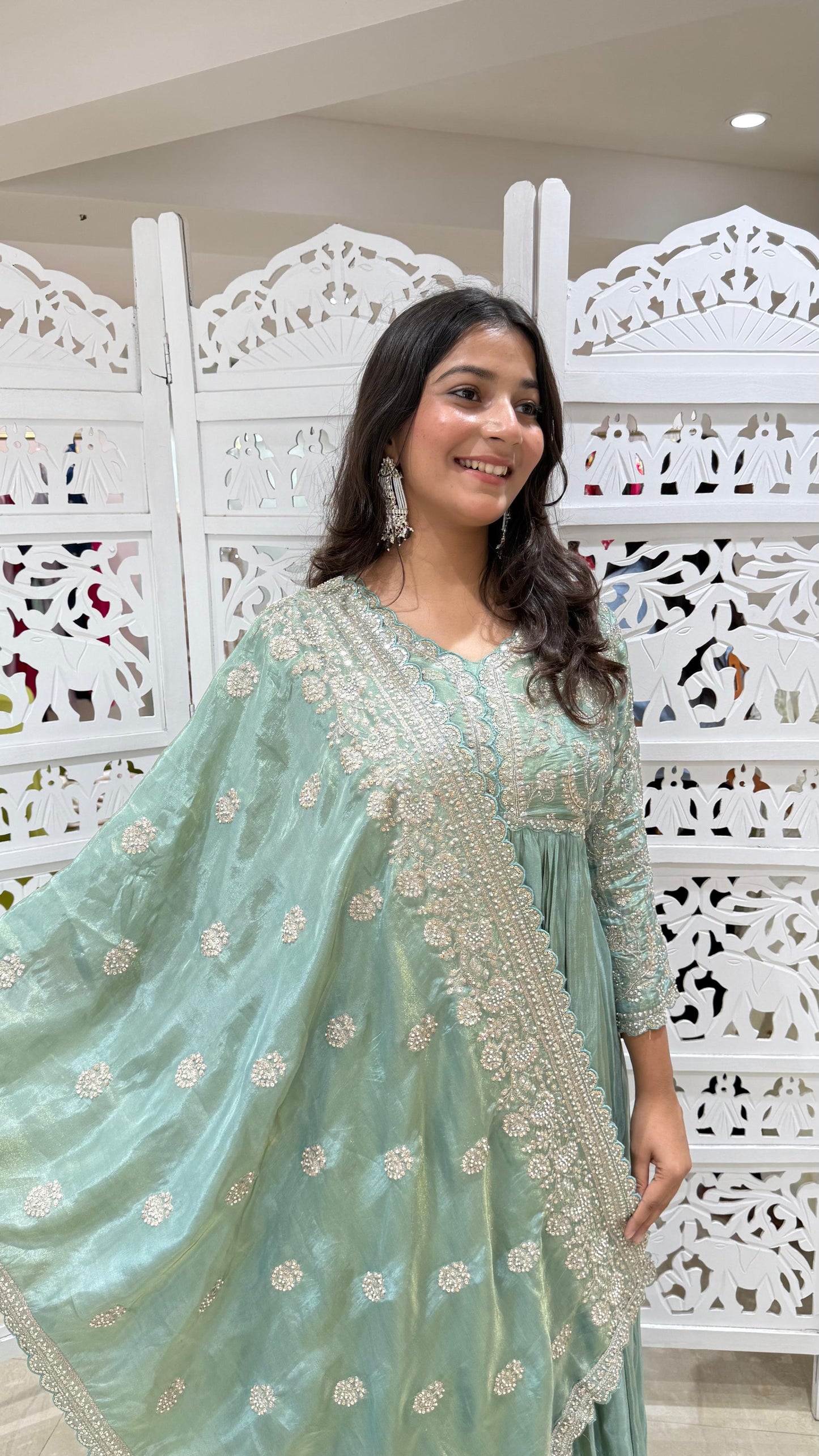 Gown Jardoshi Kathdaana Motiwork