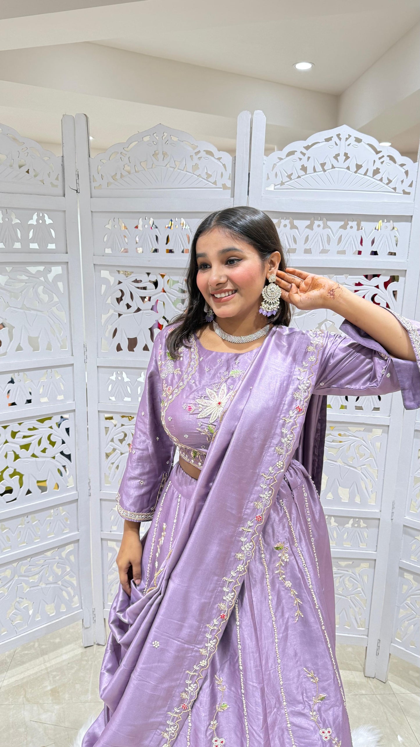 Lehenga Motiwork kathdaana jardoshi