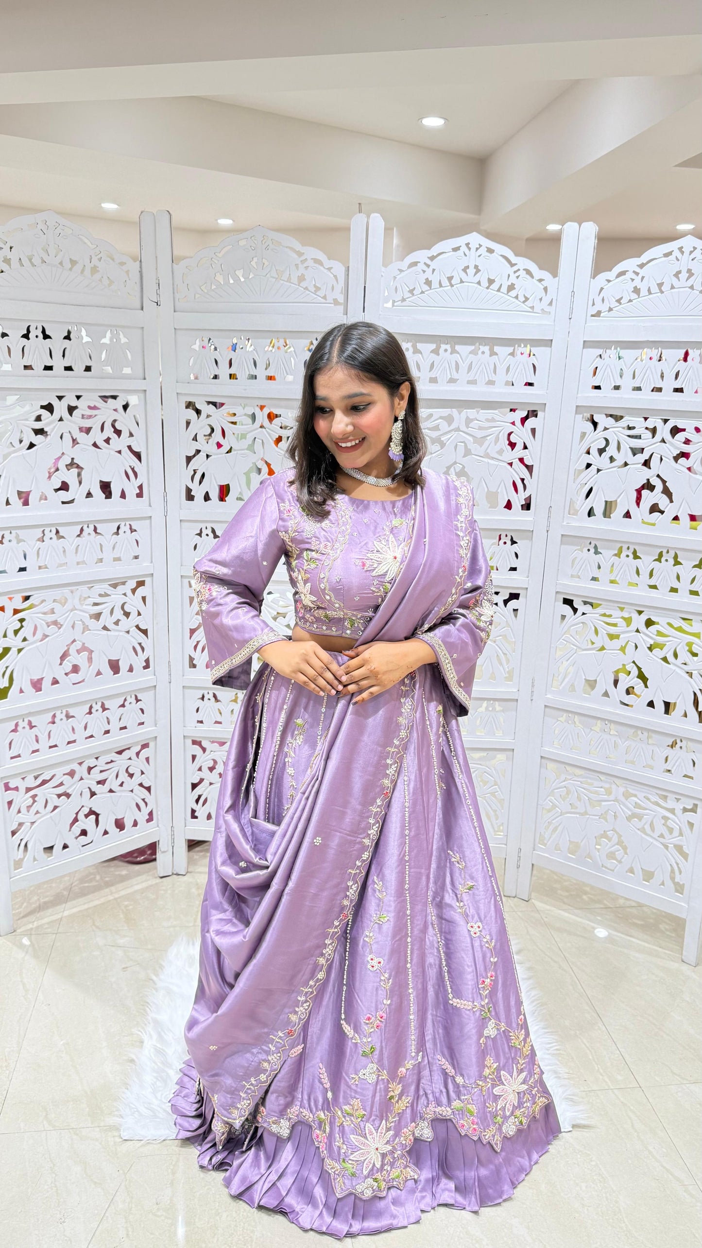 Lehenga Motiwork kathdaana jardoshi