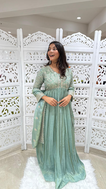 Gown Jardoshi Kathdaana Motiwork