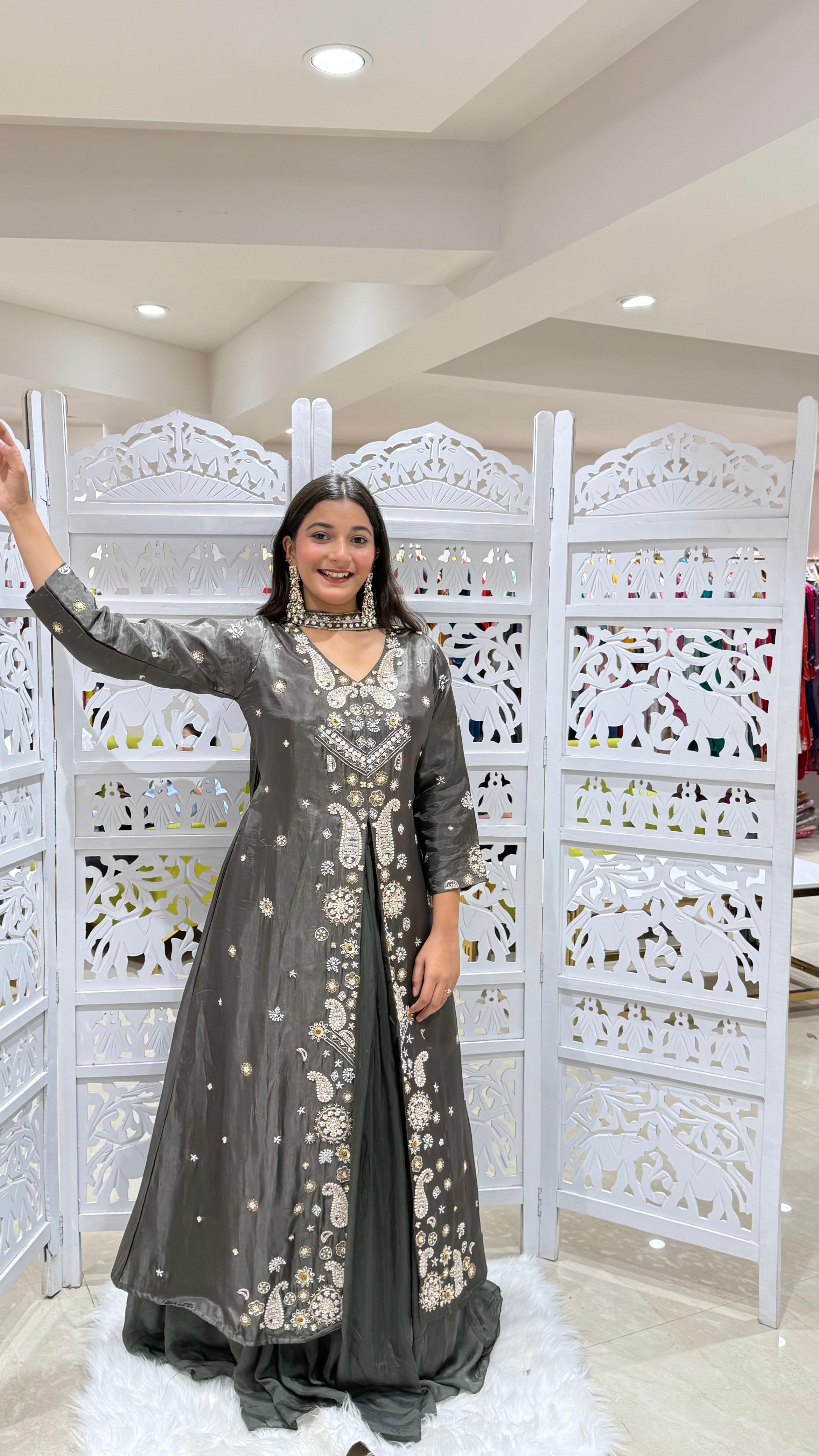 Lehenga jardoshi kathdaana Sequence motiwork