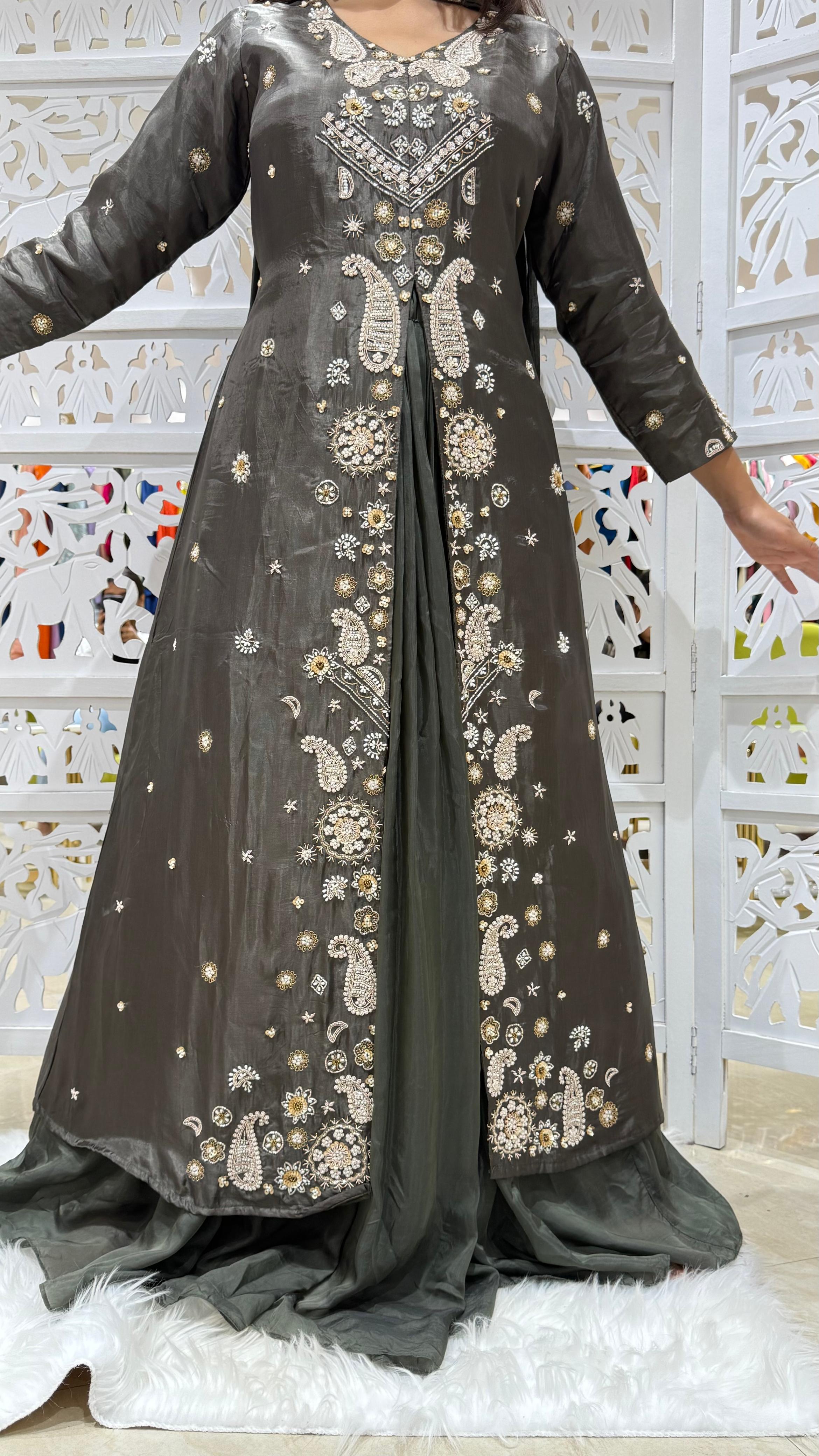 Lehenga jardoshi kathdaana Sequence motiwork
