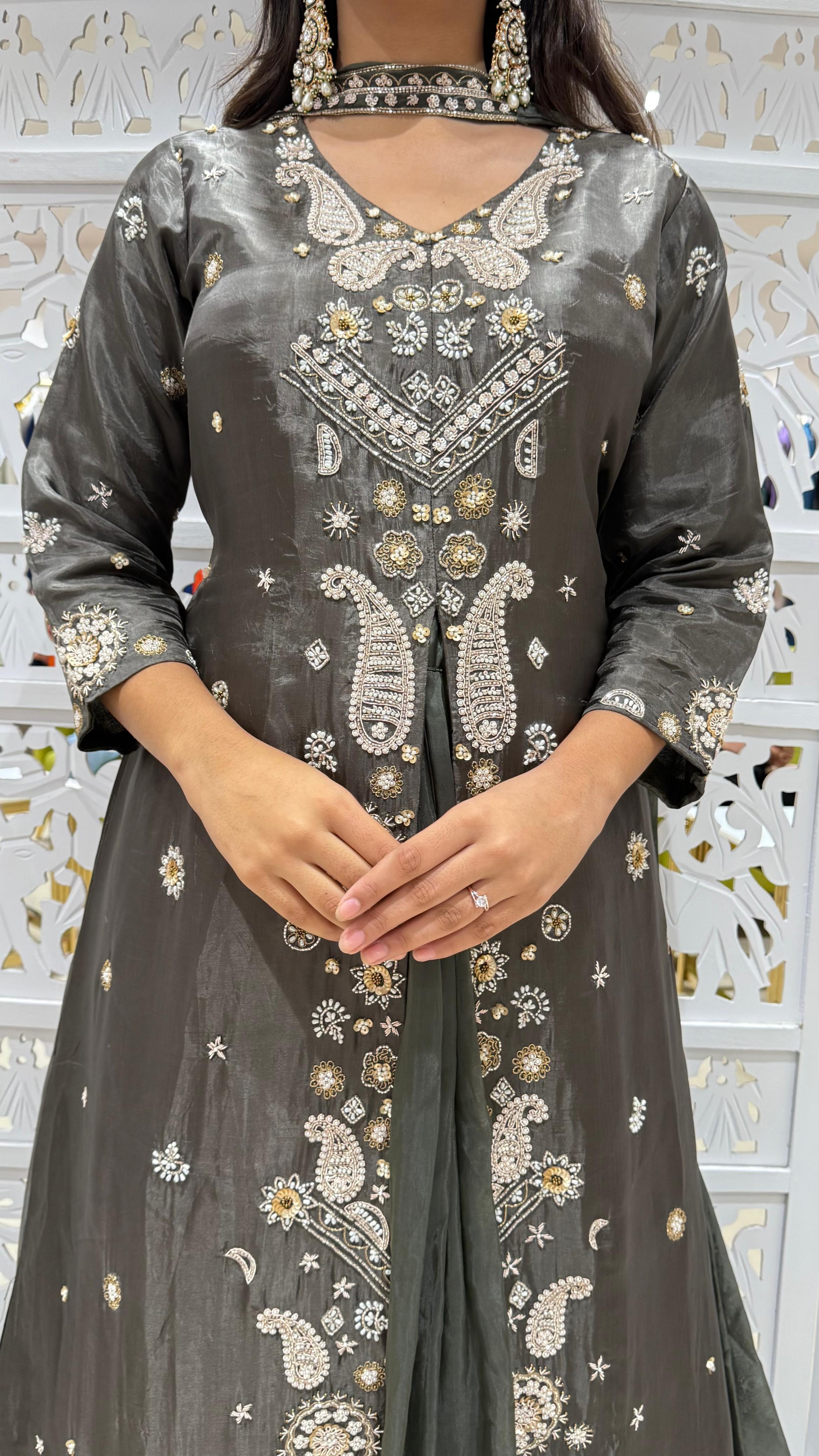 Lehenga jardoshi kathdaana Sequence motiwork
