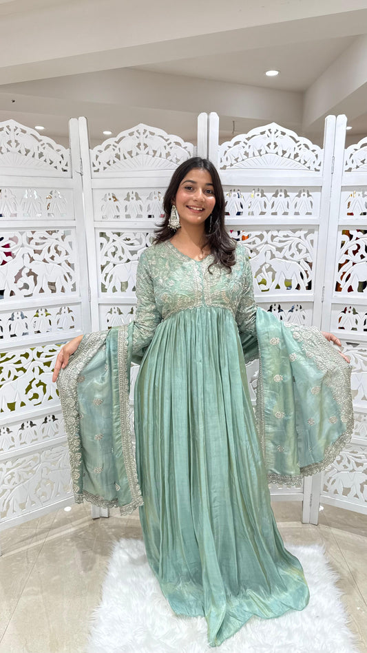 Gown Jardoshi Kathdaana Motiwork