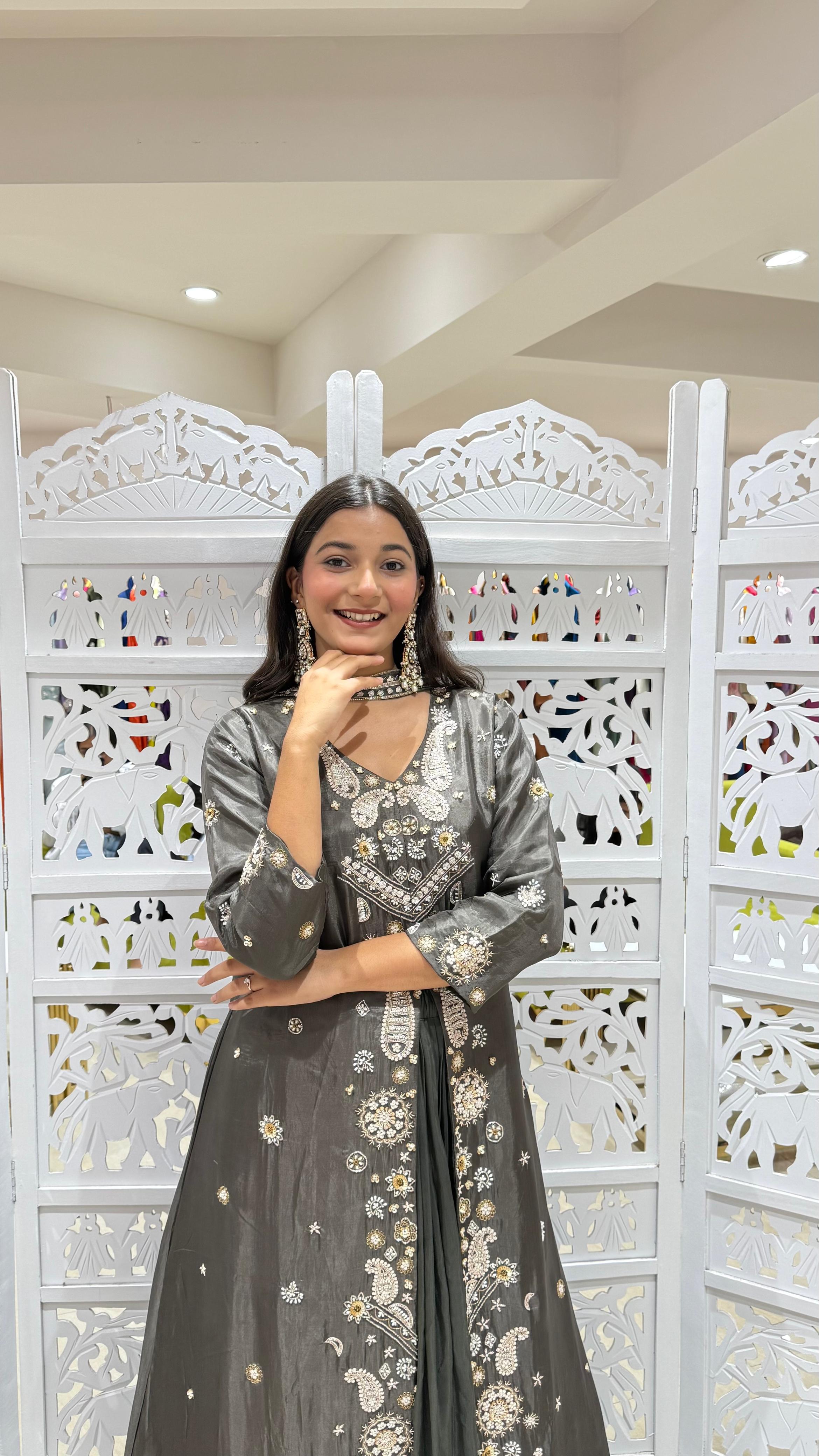 Lehenga jardoshi kathdaana Sequence motiwork