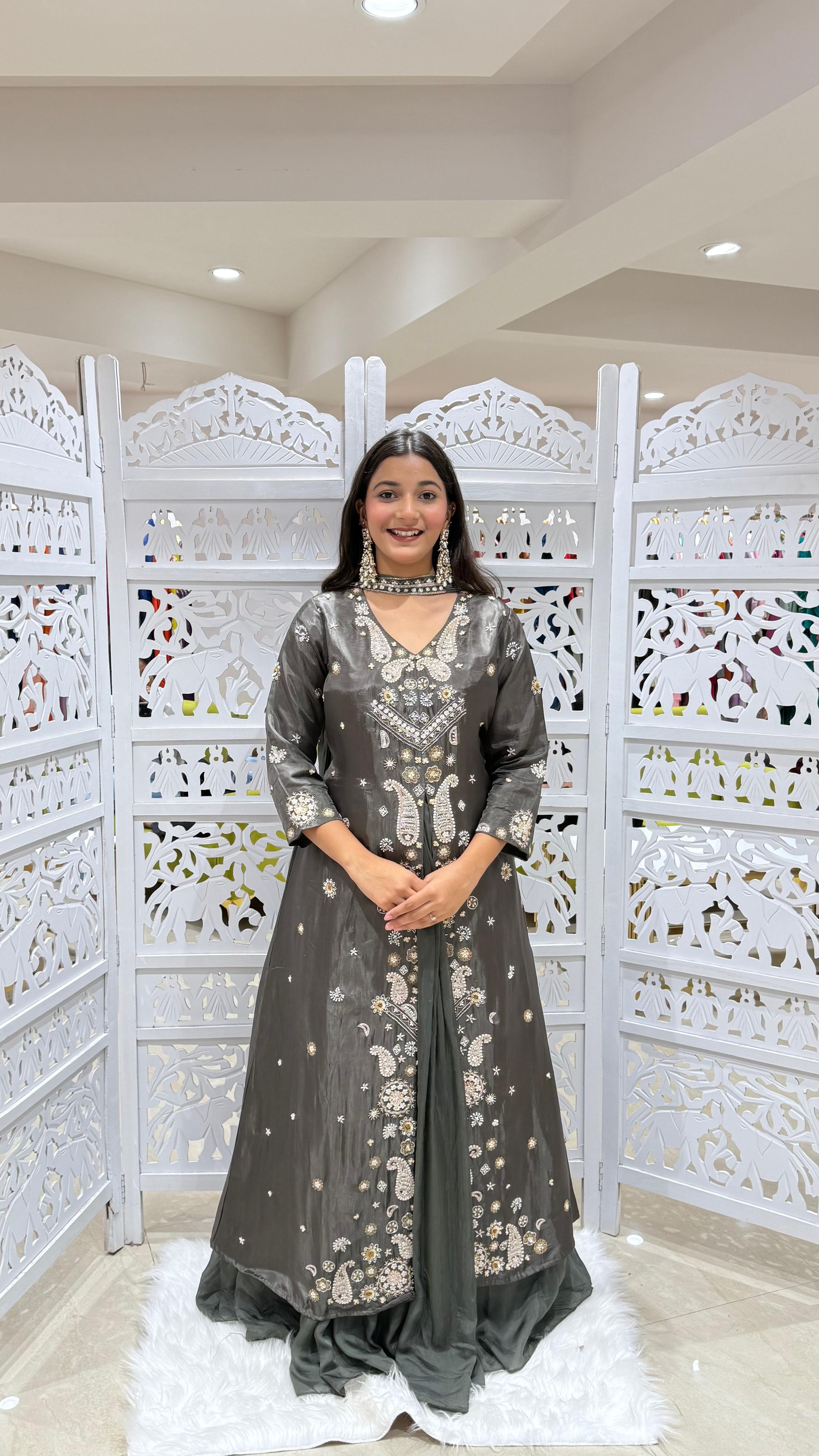 Lehenga jardoshi kathdaana Sequence motiwork